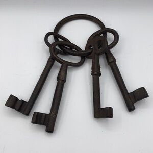 7” Metal Jailhouse Gate Style Keys Set Of 4 Large Vintage Decorative Decor
